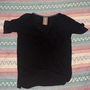 Dolan Left Coast black v-neck short sleeved top